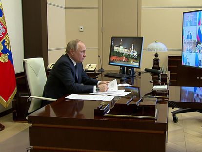 Putin, durante una videoconferencia, en una imagen del día 16 de la presidencia rusa.