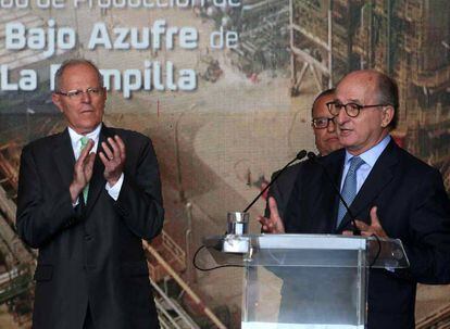 El presidente de Per&uacute;, Pedro Pablo Kuczynski y el presidente de Repsol, Antonio Brufau, en la inauguraci&oacute;n de la planta de di&eacute;sel bajo en azufre