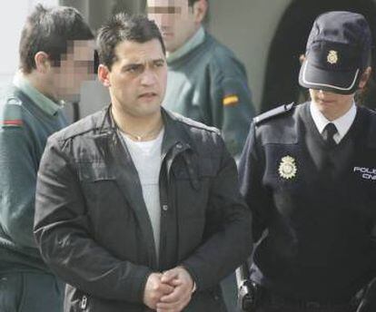 Adán es trasladado a los juzgados de Lugo tras su detención.