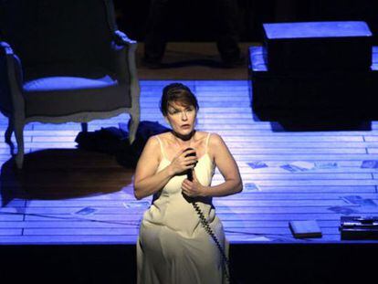 Mar&iacute;a Bayo durante un momento de &#039;La voix humaine&#039;.