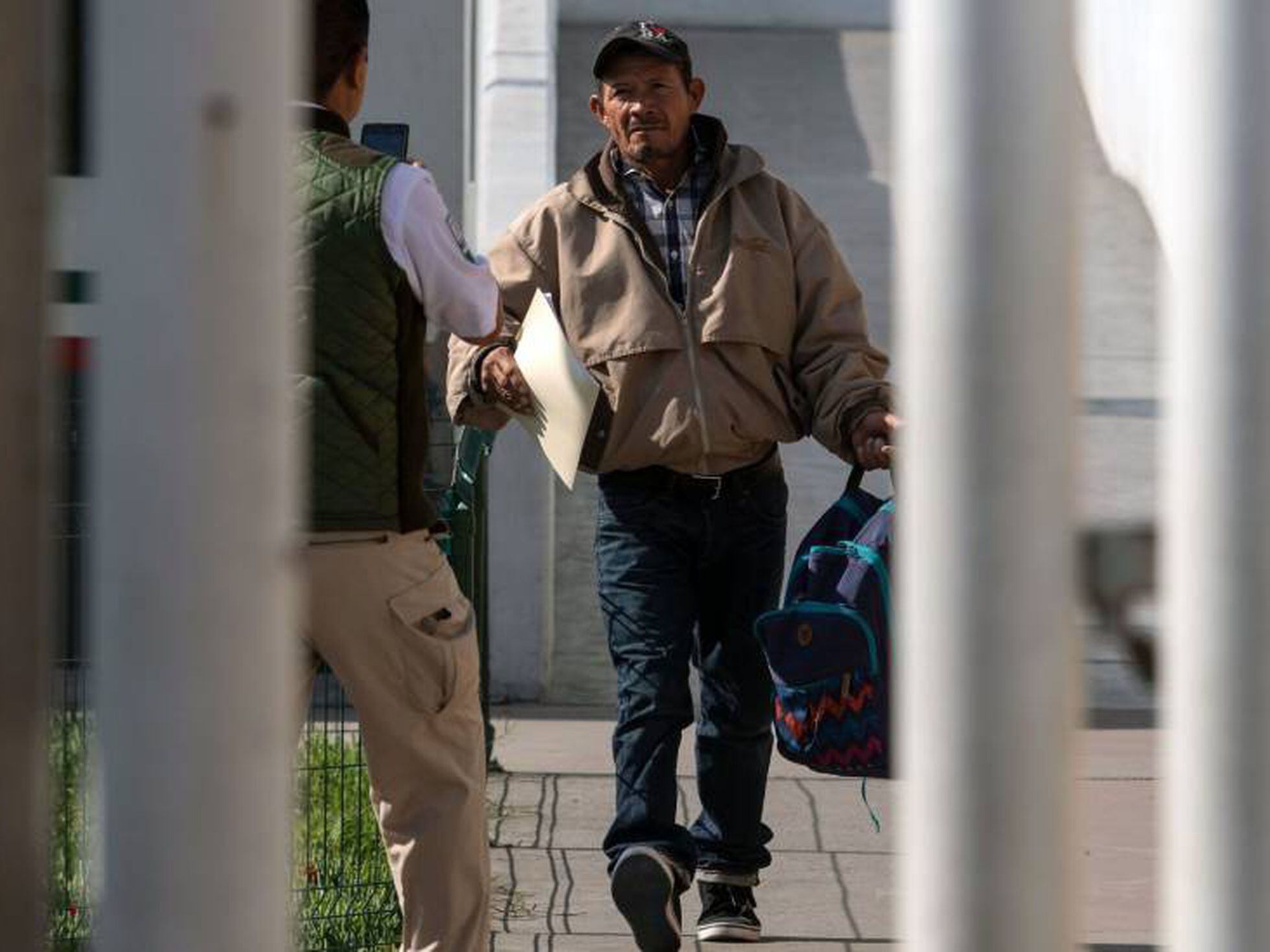 M xico recibe al primer migrante de la caravana devuelto desde EE