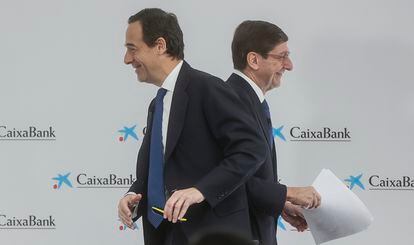 Gonzalo Gortazar, consejero delegado de Caixabank (a la izquierda) y Jose Ignacio Goirigolzarri, presidente, el pasado mes.