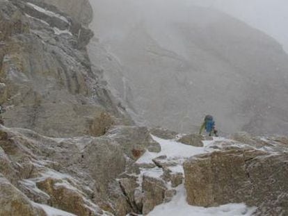 Una imagen de la zona en la que Iñurrategi, Vallejo y Zabalza han instalado el equipo para abrir la vía por la cara sur del Paiju Peak.