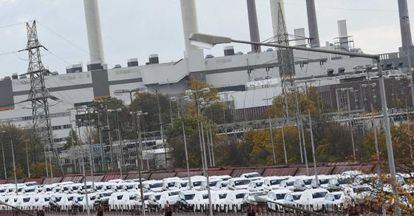 Veh&iacute;culos Volkswagen en la sede de la compa&ntilde;&iacute;a en Wolfsburgo, Alemania. 