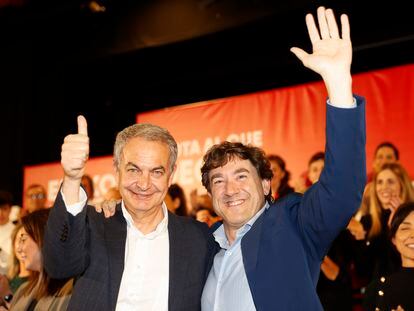 Zapatero (izquierda) y Eneko Andueza, este miércoles.