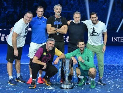 Gómez Herrera, de pie a la derecha, durante la celebración reciente de Djokovic en Turín