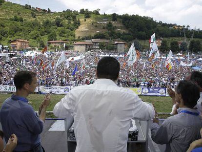 Matteo Salvini se dirige a su público, este domingo en Pontida.