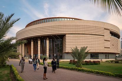 Inaugurado en 2018, el Museo de las Civilizaciones Negras de Dakar pretende resaltar la contribución de África al patrimonio cultural y científico mundial.