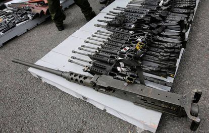 Armas decomisadas a narcotraficantes en México.