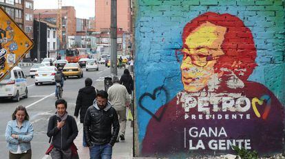Un mural en apoyo a Gustavo Petro en Bogotá.