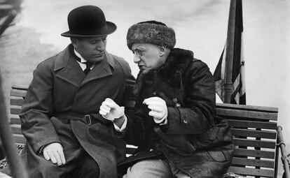 Gabriele d’Annunzio (dreta) amb el Duce, que li confià el govern del Fiume.