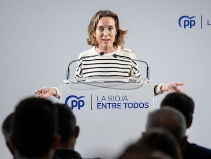 La secretaria general del Partido Popular, Cuca Gamarra, interviene ante la junta directiva del PP de La Rioja, este sábado, en Logroño.