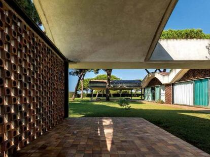 La Ricarda (Casa Gomis), obra d'Antoni Bonet Castellana, al Prat de Llobregat.