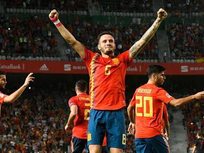 Spain's midfielder Saul Niguez (C) celebrates after scoring a goal during the UEFA Nations League A group 4 football match between Spain and Croatia at the Manuel Martinez Valero stadium in Elche on September 11, 2018. (Photo by JOSE JORDAN / AFP)