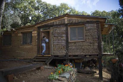 Casa sobre nueva planta construida por Juan Jesús Pérez, en El Calabacino, una aldea de Alájar.