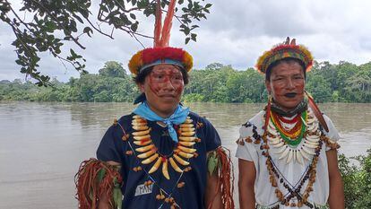 Dos miembros de los siekopai, en un acto ceremonial en 2023, en una imagen cedida por el jefe de la Nación Siekopai, Justino Piaguage.