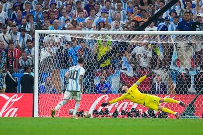 Messi marca en la ronda de penaltis. 