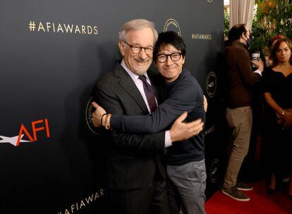 Steven Spielberg y Ke Huy Quan, en el almuerzo del pasado 13 de enero organizado por el American Film Institute.