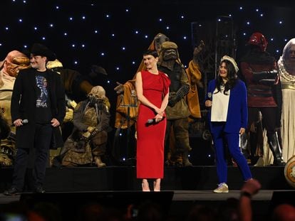Desde la izquierda, Dave Filoni, Daisy Ridley y Sharmeen Obaid-Chinoy, en la Star Wars Celebration, este viernes en Londres.