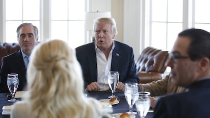 Trump, el s&aacute;bado, en un almuerzo con miembros de su gobierno