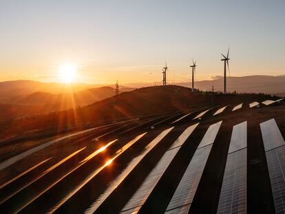 Visionaria en la transición energética, la compañía EDP se ha puesto el ambicioso reto de no utilizar carbón en 2025 y convertirse en 100% renovable en 2030.