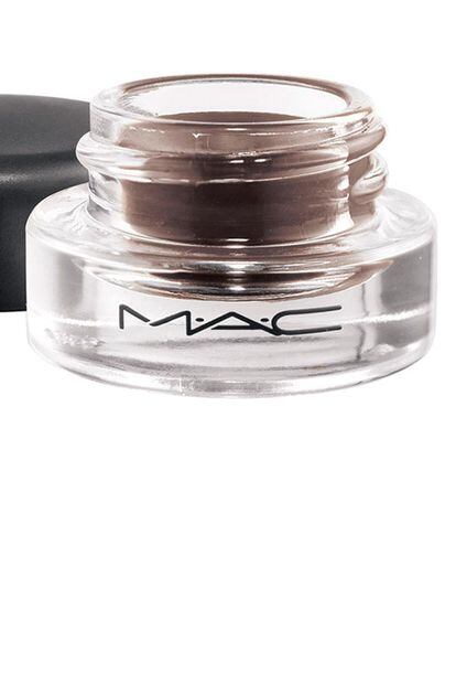  

	'Fluidline Brow Gelcreme' de MAC. Fórmula en gel de larga duración resistente al agua. Se aplica de forma fácil, se fija rápidamente y alarga y da forma a las cejas (19 euros).