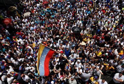 Los venezolanos salieron ayer a la calle para pedir el referéndum revocatorio que podría apartar a Nicolás Maduro del poder.
