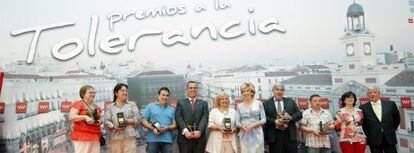 Esperanza Aguirre posa con los premiados.