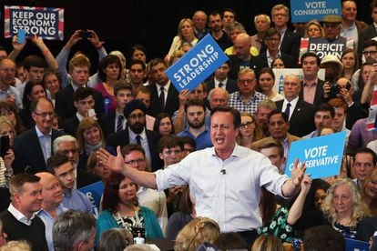 El primer ministro británico, David Cameron, anunció en enero de 2013 que si ganaba las elecciones de 2015 convocaría un referéndum para renegociar la relación con la UE.