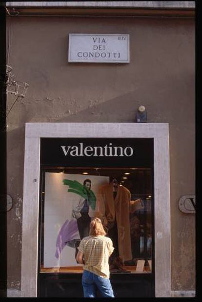 El exterior del 'atelier' de Valentino en la Via dei Condotti.