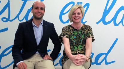 Luis Hurtado, director de EMEA de Expedia, junto a Carry Davidson, directora para España y Portugal.