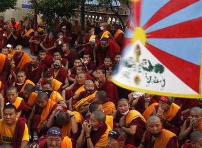 Monjes budistas en una manifestación por la liberación del pueblo tibetano en Katmandú (Nepal).