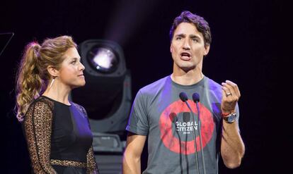 El primer ministro canadiense, Justin Trudeau, y su mujer Sophie Gregoire Trudeau, en un concierto en el marco de la conferencia del Fondo Mundial celebrada en Montreal (Canadá).