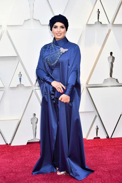 Fatma Al Remaihi, directora del Instituto de Cine de Doha, acudió a la gala vestida de azul noche y con turbante.