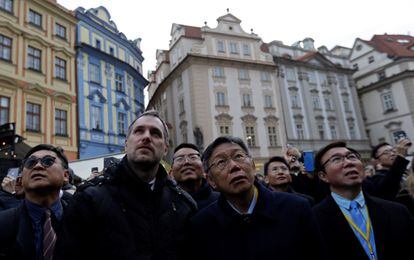 El alcalde de Praga, Zdenek Hrib, junto a su homólogo taiwanés, Ko Wen-je, en la capital checa el 13 de enero de 2020.