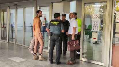 Un hombre ha tratado sin éxito este martes de acceder completamente desnudo a los juzgados de Valencia para asistir a un juicio por exhibicionismo.