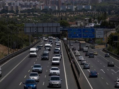 Tráfico en la autovía A-49 a la salida de Sevilla, el 1 de julio.