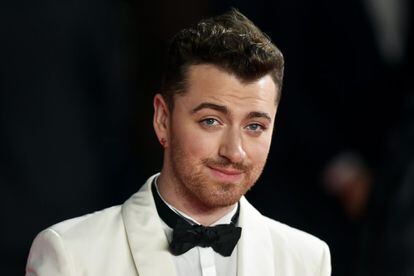 Después de haber conseguido cuatro premios Grammy el pasado febrero, Sam Smith comenzó a fotografiar en Instagram la evolución de su dieta. El cantante, de 24 años, ha explicado que el régimen estaba supervisado por una nutricionista que le habituó a hacer ejercicio físico y comer muchas verduras frescas, fruta, carne magra, algún tipo de marisco y nada de dulces.