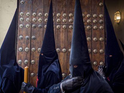 La Hermandad de la Carreterría de Sevilla en el Viernes Santo de 2018.