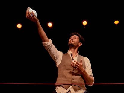 Juan Diego Botto en una escena de 'Una noche sin luna', hasta el 11 de julio en el Teatro Español.