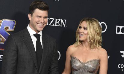 Colin Jost y Scarlett Johansson, en el estreno de 'Vengadores: Endgame' en Los Ángeles, el 19 de mayo.