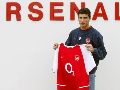 José Antonio Reyes, el día que firmó con el Arsenal.