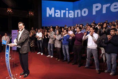 Rajoy, durante el acto celebrado ayer en el teatro Victoria Eugenia de San Sebastián.