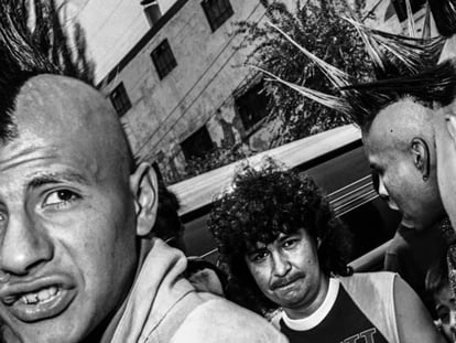 Punks en Ciudad de México, en una fotografía de Carlos Somonte.