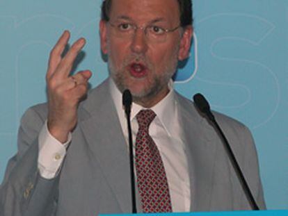 El líder del Partido Popular, Mariano Rajoy, durante la inauguración de la sede de la Asociación Popular de España en Colombia (APE-COL), en Bogotá.