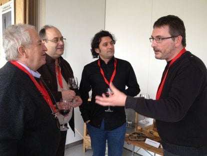 Los cocineros Juan Mari Arzak (izquierda) y Andoni Luis Aduriz charlan en Diálogos de Cocina con el guitarrero Vicente Carrillo y el músico Josemi Carmona.