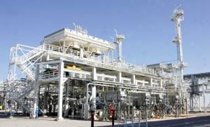 La planta de Itaú permitirá aumentar este año la oferta de gas natural de Bolivia hasta un volumen global de 67 millones de metros cúbicos diarios. En la imagen, otra planta de gas. EFE/Archivo