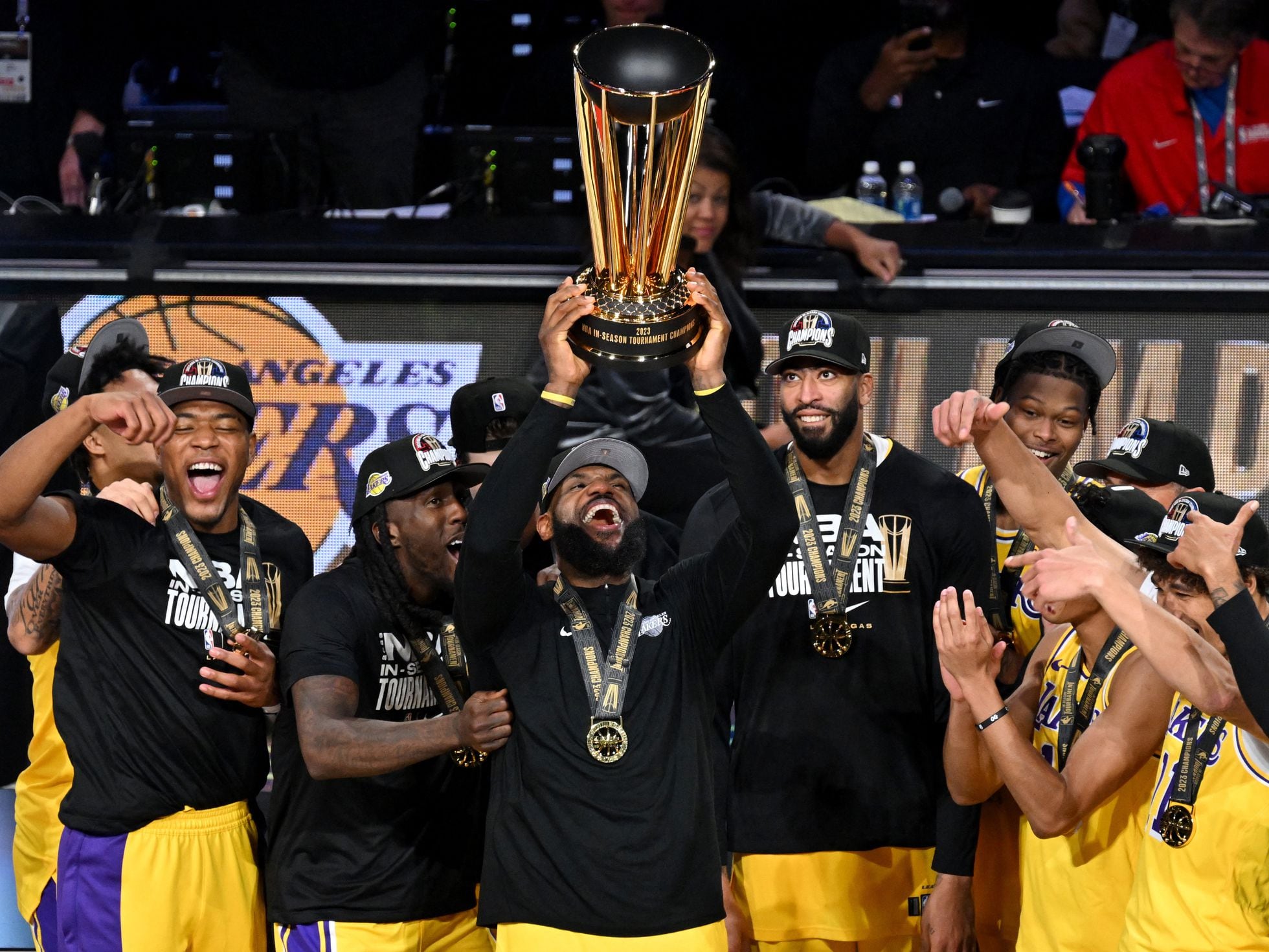 Los Lakers conquistan la primera Copa NBA sin necesidad de triples