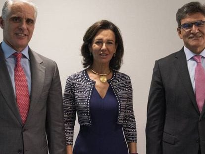 Andrea Orcel, nuevo consejero delegado de Santander; Ana Botín, presidenta ejecutiva de Santander, y José Antonio Álvarez, presidente ejecutivo de Santander España.