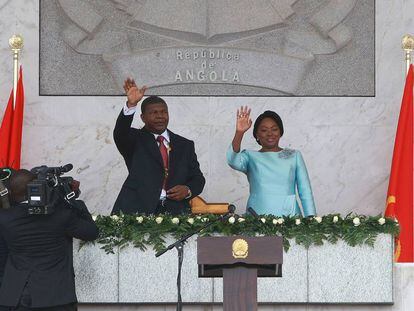 El presidente de Angola, Joao Lourenco y su mujer, Ana Dias de Lourenco en la ceremonia de investidura este martes.